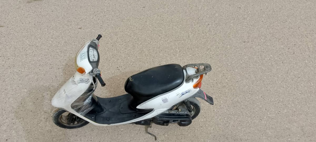 سلام عليكم دراجه عصفوري للبيع دراجه مفتوحه مره وحده سلف شغال نقص بس كتف اشاير و الباقي كله شغال السعر 
350 وبيه مجال مكاني سومر وهذا رقمي ***********
