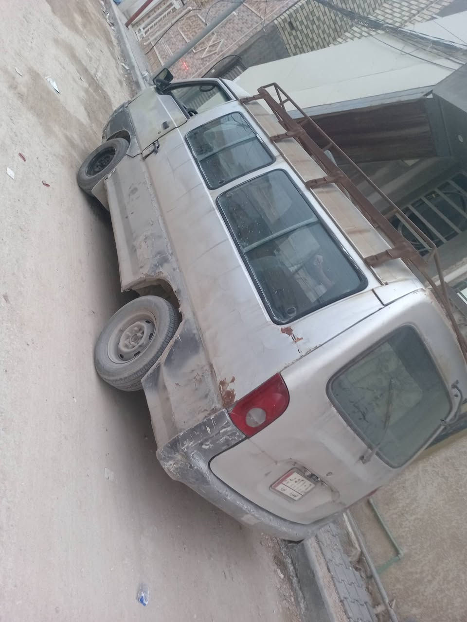 السلام عليكم هونداي للبيع موديل 96 كير ومكينه رأس الثور 3000 فيشه وبطل ادوره بسمك ورقم انكليزي اسلمك رايده. ب 25 وبيه مجال الاستفسار الاتصال على الرقم ***********
