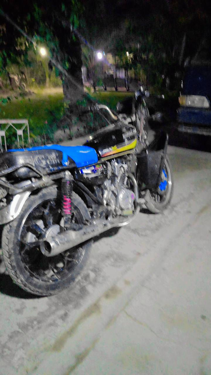 سلام عليكم لبيع دراجه يراني 5 كير النوع سيفان الدراجه نضيفه مابيها موديل 24 السعر 450 وبيها مجال الرقم ***********
