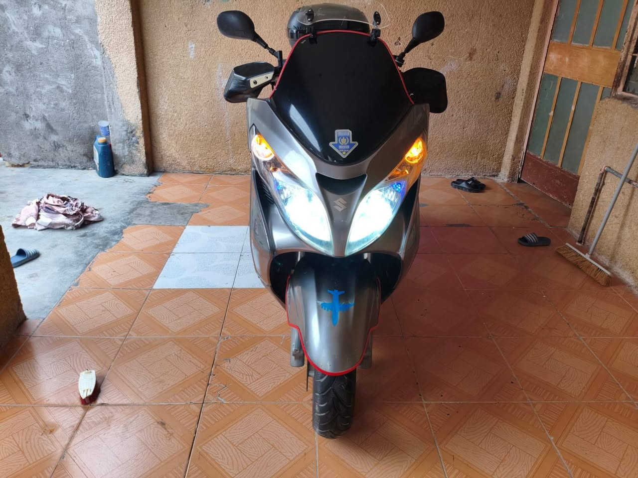 السلام دراجه اسكاي وايف ربع برجمان فحل
2012
لاتي زنون
يدات هبتر
ضوء دشبول احمر
محرك ممفتح ناعم
كهربائيات كله شغاله 
استان حساس 
ماشيه 223
عنوان كوت 
للتصال ***********
