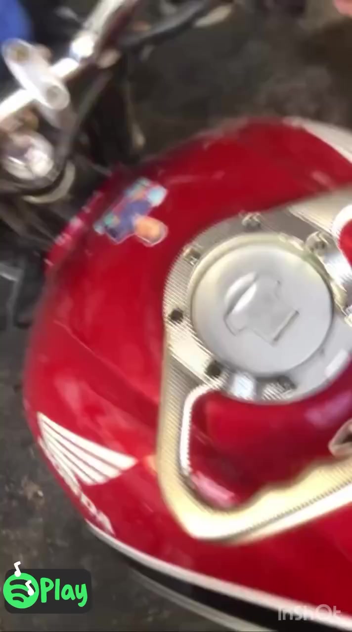 سلام عليكم رمضان مبارك🌙 عليكم 
النوع/سيبي فور  cb400
مديل/2012
ABS/ نوع بريك
عدد ولفات /16 ولف بي وفر
ملاحظة/دراجه بيها برمجة كابريته
تاير/ الخلفي جديد 
تاير/ امامي نص 
صالنصه/كاربون فايبر حقيقي
سويج /سكورتي لان دراجه حديثه 
نشره/ خفيه من وره 
وياله/اصليه الذهبي 
الدراجه ما مصبوغ وضع شركة
عليها سمجه من جوا شديتها جديد
دراجه خير من الله
(ما بيها اوراق)
كفاله عامه  
(ملاحظة) كيج مال دشبول ما يشتغل
(ملاحظة ثانية) دواسه الي بل يمين مال نفر مكسور 
حض و بخت 
السعر(18)ورقه
اقرا المنشور بيك خير و تدلل
(مكاني موصل)
***********
***********
