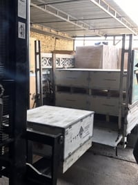 جانب من تحميل موادنا الى وكلائنا في بغداد و الديوانية  بطايرات هايلي ا...