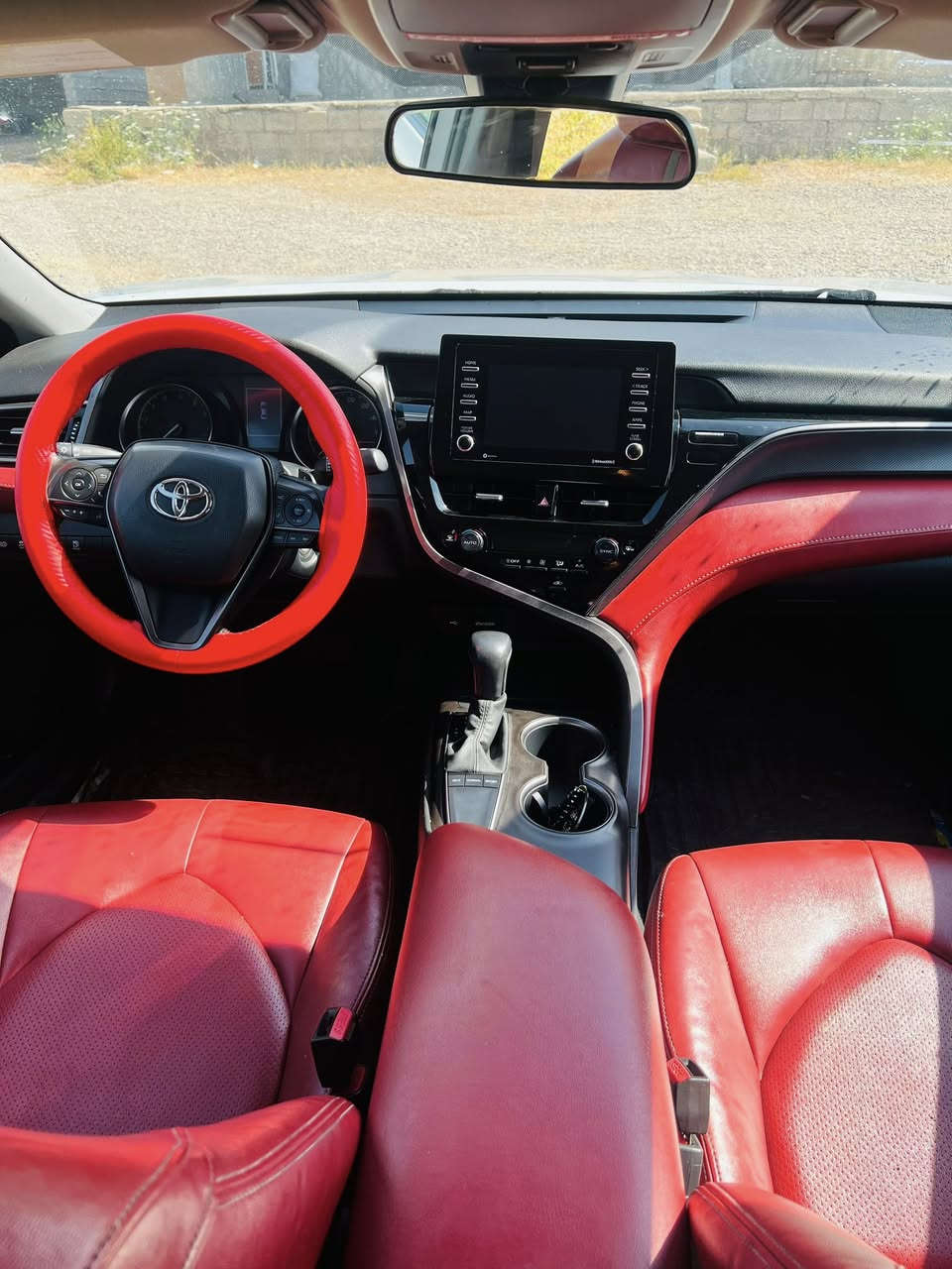 TOYOTA Camry  2023. SE
سەیارەکە کلینی ئەمریکایە  210,000 K,M رۆیشتیە رەنگی سمنتی  کوشن کارەبای چار تایەی نۆئی لەبنە مۆدی لێخورین ئیکۆ نۆرمال سپۆرتە بەنسبەت سەحری 220.    رەقەم تەلەفۆن ***********
