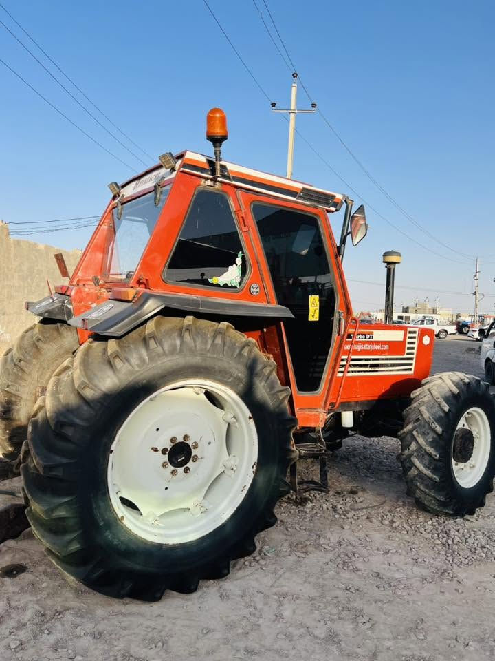 فيات 110 
تكمه عريضه اكسن بارز
محرك جيدآ جدآ
كير واكسل ومضخه شرط الشغل والفحص
تخم تاير خلفي 
مكان واسط الزبيديه
***********
***********
