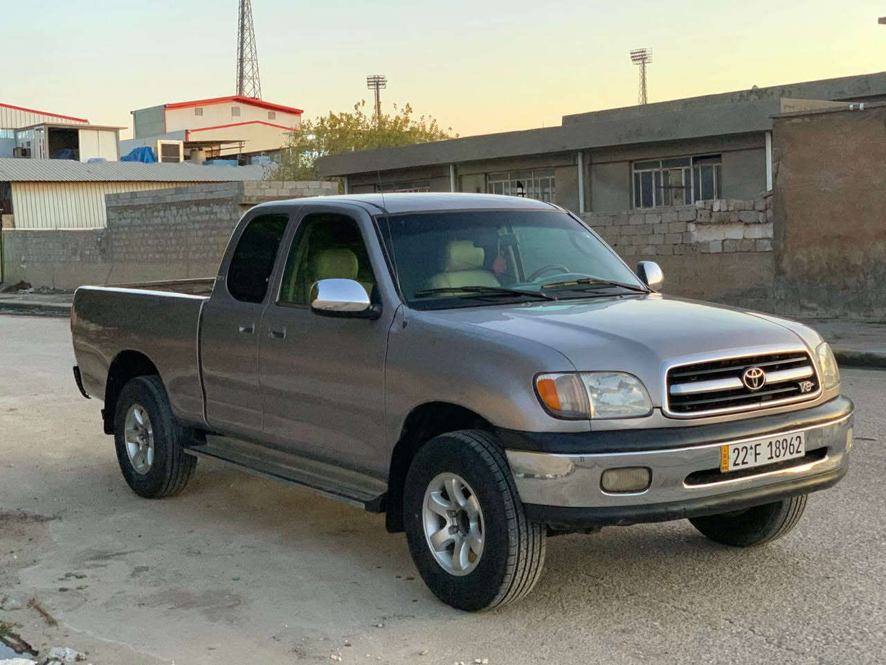 للبيع تويوتا تاندرا الفينيه 2000 بسعر مناسب 98$
سياره جديده على ابلاد 
كير ومحرك لكزز بيلادي 8V سلندر 
فول مواصفات 
اربع تايرات وصدر كله جديد شرط جكه مابيها 
صبغ عام للجماليه شرط بدون ضرر 
رقم والسنويه جديد لحد 2030 
مكاني كركوك    *********** كركوك, العراق
