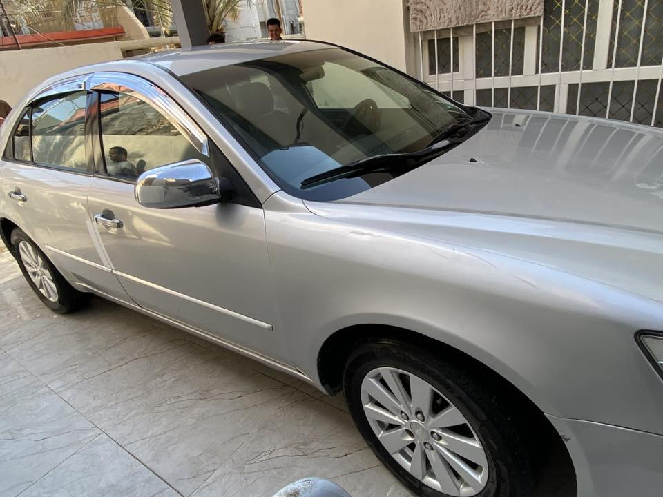 سوناتا 2009 محرك 2400 مفتوح على الضمان وكير على الضمان وارد أمريكي تدفئة وتبريد شاشة وكاميرا تخم تاير نظيف حدادية نظيفة داخل جلد 
مجموعة بانزين على الضمان مثل ما موضح بالوصل 60 الف كيلو الدهن وكالة 
السنوية لل 2029 

الضرر مثل ما موضح بالسونار بدون شواطي 
السعر 115 وبيها مجال بسيط
عنوان ديالى بعقوبة حي المعلمين 
رقم صاحب السيارة ***********
