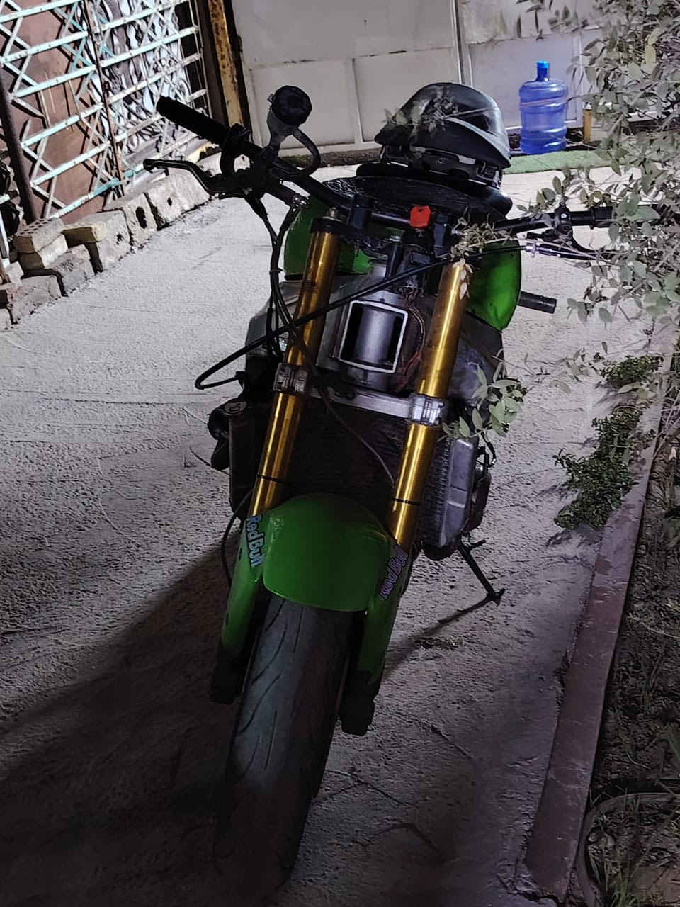 كاوسكي 2004 كوم حديد مكينة شغالة
لابيهة دهن ولا مي درعهة موجودة كهربايات بلاد جيب باتري وشغل نكرة 

14 وبيهة مجال قليل 

مكاني بغداد البياع 

***********
