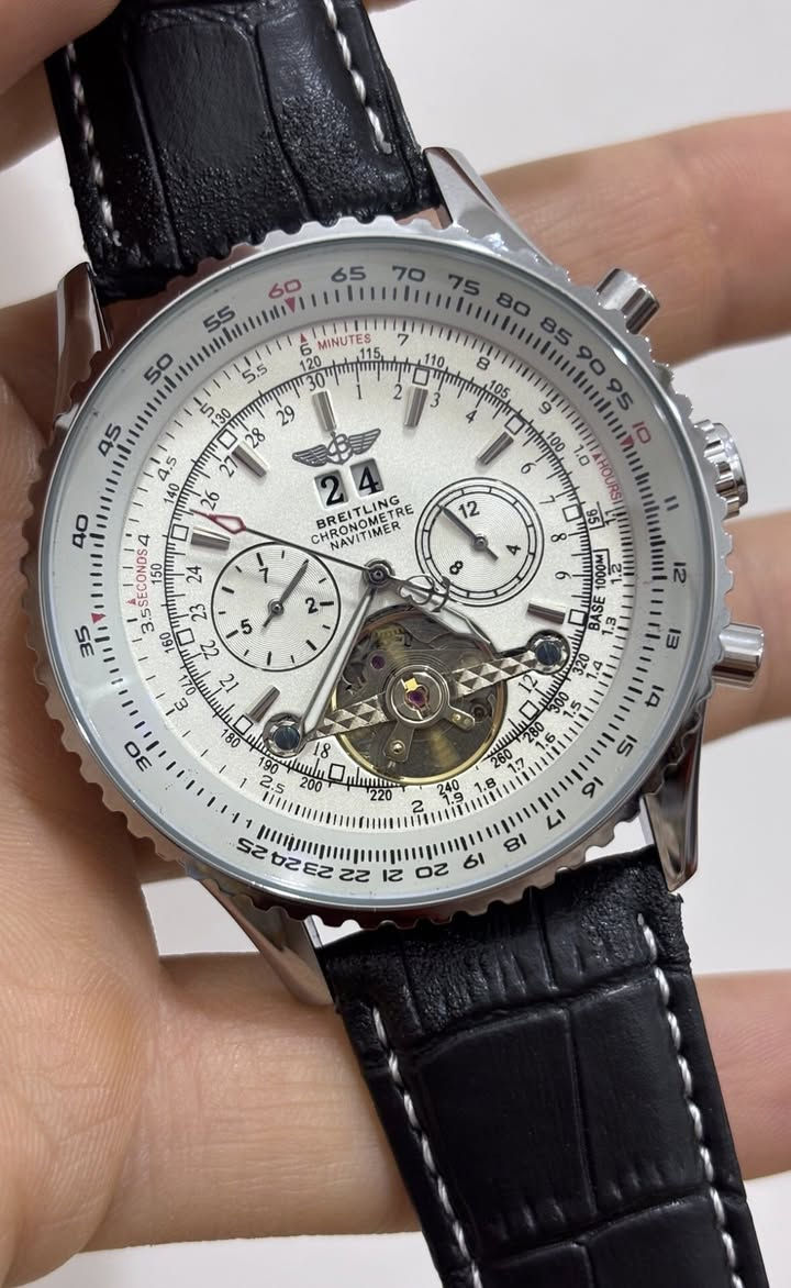 برتلنك طياريين دولية اوتماتيك ماستر كوالتي
موديل قديم وزنها ثقيل
ضد الماء جديدة بالعلبة بعدها غير مستخدمة
مكينتها اوتماتيك وتكويك تشتغل نظامين
قطر الساعة ٤٥
الاطار دوار والسناتر شغالة
السعر  ١٠٥  الف مع التوصيل سعر نهائي ثابت


**إذا كنت صاحب هذا الإعلان وتريد حذفه لأي سبب، رجاءا أرسل رسالة إلى الدعم الفني**