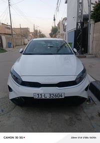 عندي كيا سيراتو 2024 فتحه محرك 2000 قطعتين تبريد  سياره جديده مقفوله ك...