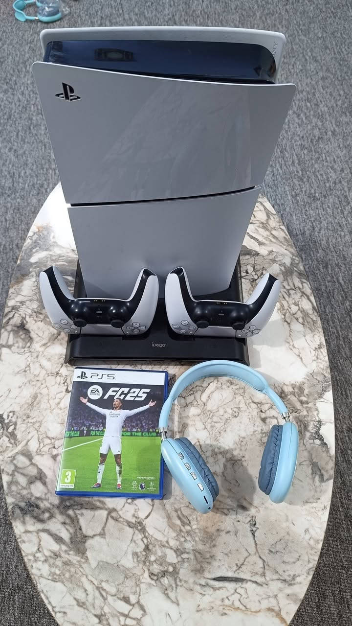 متاح بلي 5 سلم اخو الجديد ملحقات كامله ماعده الكارتون وياه يدات 2 اصليه مع ستاند هو شاحن وهو مبرد بنفس الوقت مع قرص فيفا 25 وبي سماعة راس ايضا والجهاز نظامه 11 عن قريب يتهكر ايضا سعر الجهاز 625 الف قفل بدون عمله رجا لاطب وتعامل لان كاتب قفل وبس شراي يطب خاص مكاني حله ورديه خارج توصيل ماعدي خارج بابل . يوجد تنزيل العاب البلي 4 وال5 المهكر اي لعبه بالف دينار ***********
