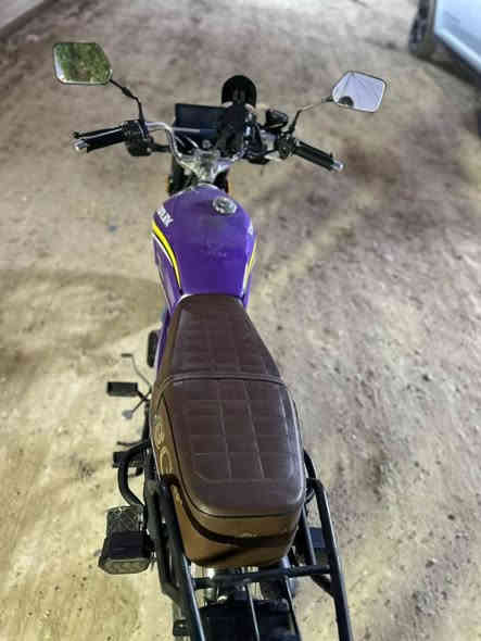 دراجه سونك 
محرك 200 CC صاغطه وزنجيل او CBF
الدراجه دهنه كله امزويل 
ماشيه 8000
الدراجه مال واحد من الشغل للبيت 
يعني لا دلفري ولا متعبه ولا اكو شي نقص بيه 
الله شاهد دراجه  جديده جديده 
سعره 850 وبيه مجال لطيبين 
مكاني بغداد العبيدي 

اوراق كامله 

سسبب البيع اريد اخذ مرقم
*********** بغداد
