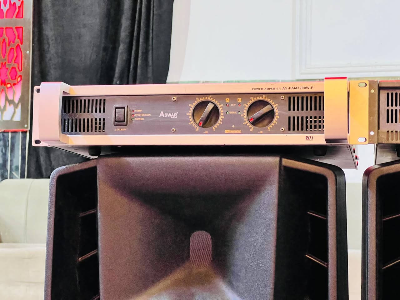 #سلام عليكم ورحمه الله وبركاته 
يوجد سماعات ارسيئف كهربائي715 وجهاز  داينيكورد كوبي وباورات ولاقطات جاسكو والشور والسنهايزر ملاحضه السماعات كهربائي استخدامهن بس 10 ايام للاستفسار عل هذا الرقم ( ***********)(***********) 👉🏾👇🏾👇🏾🖤
