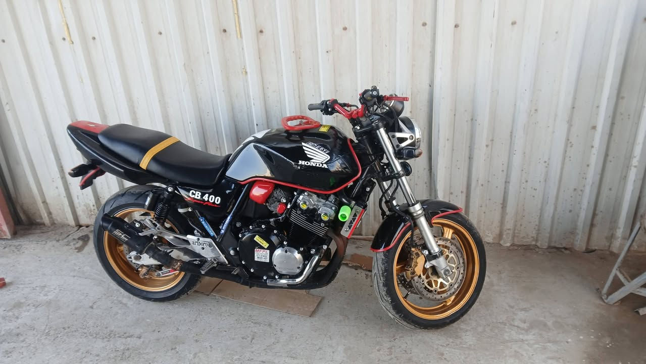 السلام عليكم
سيبي فور جيل ثاني هايبر ١٦ ولف 

اوراق كاملة 
دراجه ولا قلطه امام عينك نضافه مكفوله مكينه كير كهربأيات  كفاله عامه 
دراجه تخبل مال جناي نضافه فول 
عليهة دامه كامله 
مكان واسط كوت
السعر  1600وبيهة مجال
رقم ***********
