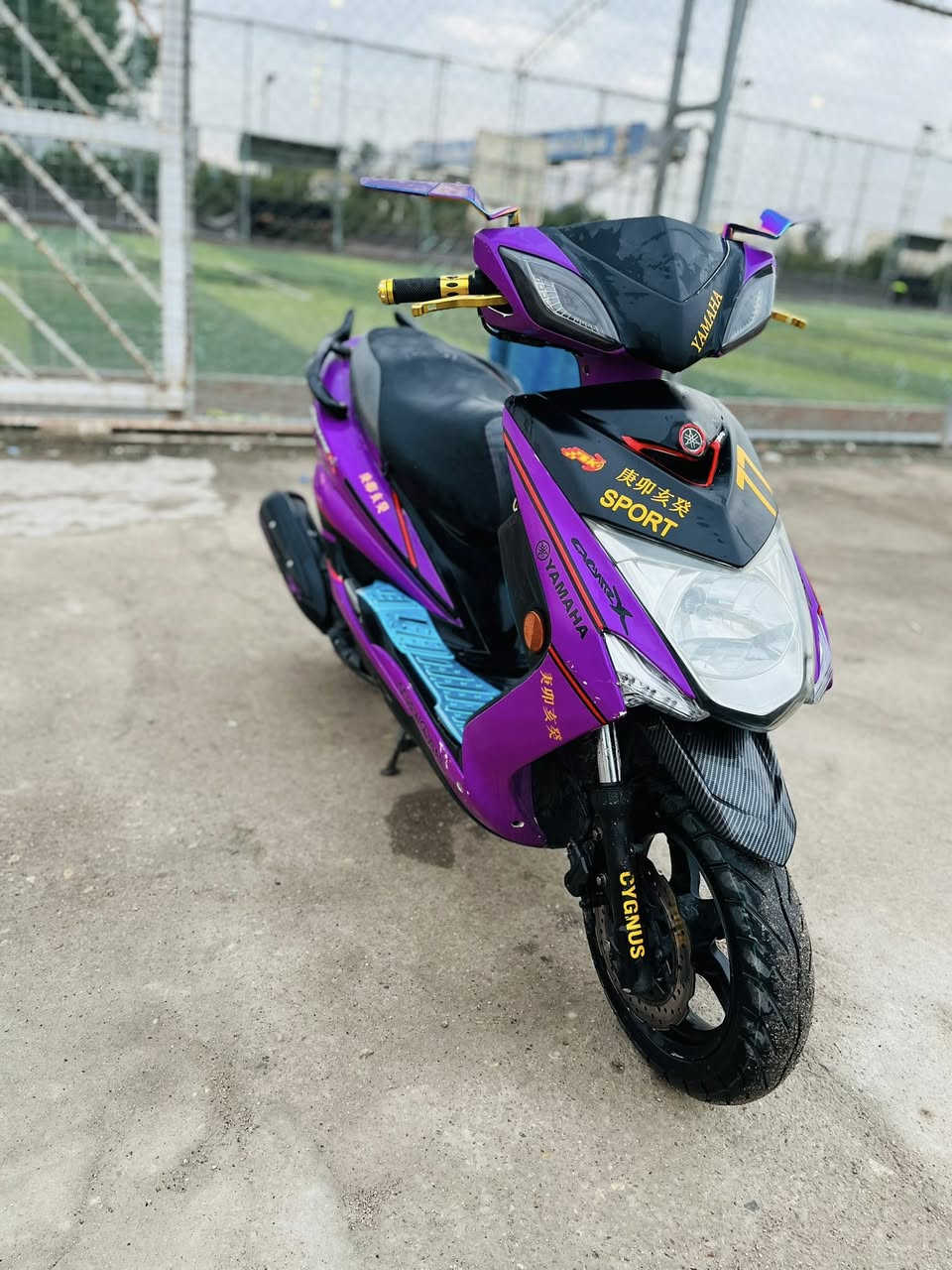 السلام عليكم دراجه سكنس لد ياباني للبيع صارله ٥اشهر من طالعه من الحاويه بيها تزويد ودراجه لونه ابيضّ بس مغلفه مكاني ناصريه..***********
