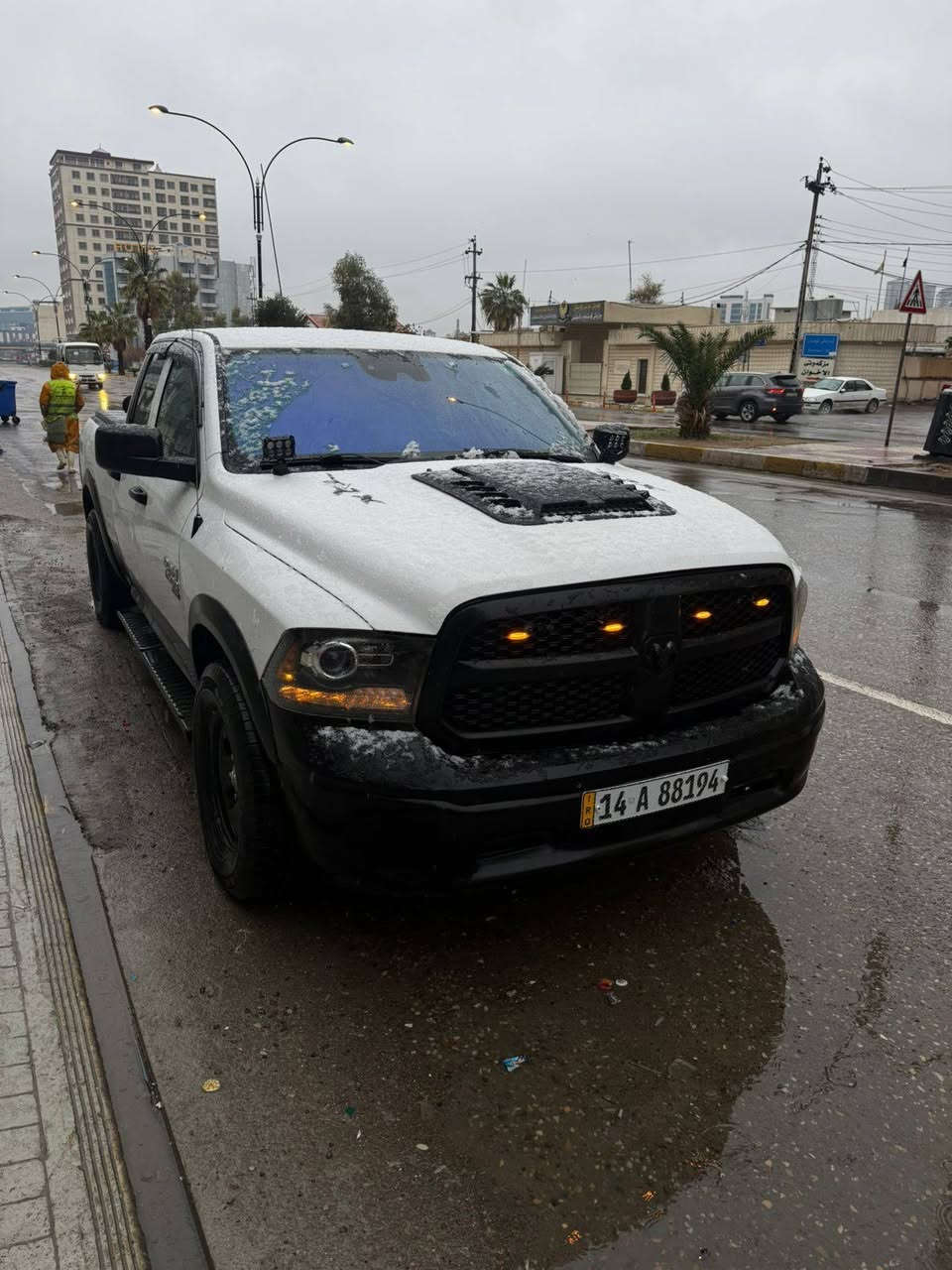 مرحبا. دوج رام كلاسيك فئة ترايدس مان.
الموديل ٢٠٢٢. باب قصير  بدي وسط 
الضررر بلعراق  ضربة بدي خلفي واضحة بلصور. واكو سحب بسيط بلشاصي
.
الضرر امريكا واضح صور هم بدون ايرباك ستيرن  فقط ايرباكات بردات وكشنات.
 السيارة جدا نضيفة وجاهزة بدون نقص.

حجم المحرك. V6
تو ويل
 الرقم بصرة دولي باسمي

تحويل مباشر

السعر ١٧٥  ورقة
السيارة عليها اضافات
غلاف صندوق  سعرة ٣٠٠$
 كشافات اصلية محولات. ريمونت  سعره ١٠٠$.
 سبيسرات ويل سعرهم 120$
  لايتات مبدلهن  عدسة شكل ريبل سعرهم 250$

 جنح قمارة  سعره 100$

برمجة ايكل وبلكات جديدة سعرهم ١٥٠$

  الغرض من ذكر الاضافات مع الاسعار حته الشراي يعرف السيارة شكز مصروف عليها

 تقريبا 1000$

   السعر  مذكور ورقم الهاتف
***********
***********
 واتساب
.

مراوس فقط
تاهو
او لاندكروزر
او رام باب طويل لان عندي عائلة
