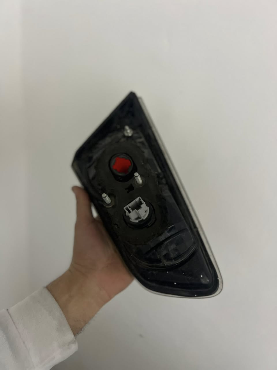 ئەم تاک بەگلایتەم هەیە لای سەکنە ناو سنوقەکە
نرخی ٢٥ هەزارە بیلادیە
***********2
