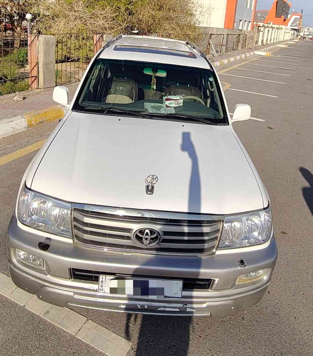 #مكلف بالنشر 

🚗🔥 للبيع — تويوتا لاندكروز GXR موديل 2005 🔥🚗
سيارة نظيفة جداً ومحافظة عليها، استخدام شخصي وحالة ممتازة — جاهزة للاستخدام مباشرة بدون أي مصروف.
✨ المواصفات:
✔️ Toyota Land Cruiser GXR
✔️ موديل 2005
✔️ دفع رباعي (4×4)
✔️ كير أوتوماتيك
✔️ محرك 4600 سي سي — 6 سلندر
✔️ اللون أبيض
✔️ فول مواصفات
✔️ فتحة سقف
✔️ تدفئة + تبريد
✔️ ثلاجة أصلية
✔️ دبل تانكي بنزين
✔️ شاشة + رادار أصلي تويوتا
✔️ 7 ركاب
🛠 الحالة الفنية:
🔹 فحص هزّة جديد
🔹 سونار جديد
🔹 لا توجد أي مؤشرات أعطال
🔹 سيارة نظيفة جداً
🔹 ممشى 185 ألف كم فقط (قابل للزيادة)
📋 المعلومات الرسمية:
▪️ رقم سليمانية إنكليزي
▪️ رقم الشاصي: JTEHJ09JX55117649
▪️ نفاذ السنوية لغاية: 12 / 04 / 2030
💰 السعر المطلوب: 200 ورقة
📌 مجال بسيط للمفاوضة للجادين فقط
📞 للتواصل: على الرقم التالي:
***********
✨ سيارة تستحق المعاينة — نظافة وأداء معروف عن اللاندكروز. الفلوجة, الأنبار
