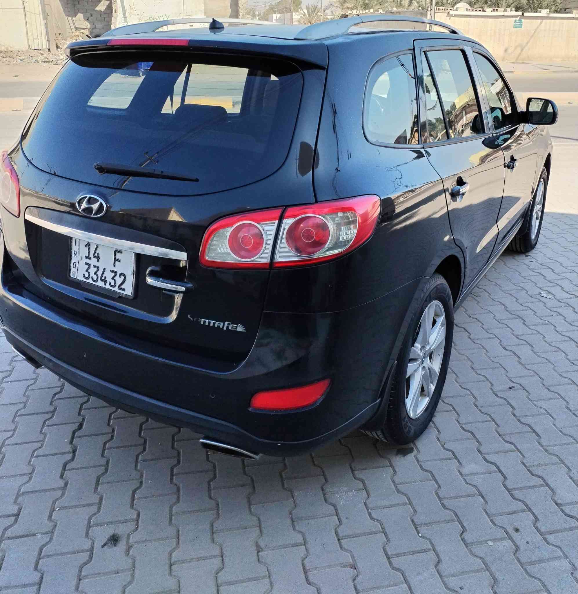 سلام عليكم للبيع او مراوس حسب القناعه هونداي سنتافي مديل 2011 خليجي  مكفوله ضربه صبغ رقم بصره بسمي سنويه وهزه جديده فول مواصفات بصمه محرك 4 سلندر سياره جاهزه السعر 132 وبيه مجال استفسار *********** مكان البصره ابي الخصيب
