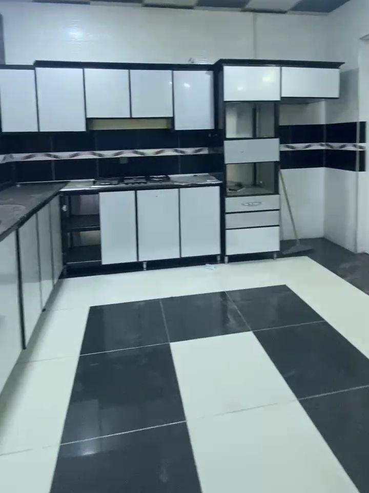 🏠بيت فارغ للإيجارالدائمي🏠
/أربيل/شارع100/المربع الذهبي/بارك32/
/مقابل القرية الإيطالية1/جانب تيمارت/
للإستفسار واتس***********
/مساحة250متر/5غرف/طابقين/سباليت/دكتات/
كاونتر وطباخ//حديقة/إستقبال/صالة/
