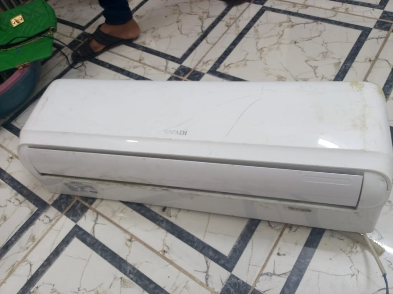 السلام عليكم سبلت طن ونص للبيع مستعمل شهر بعده جديد     رايده ب 350 وبي مجال اتصل ***********
