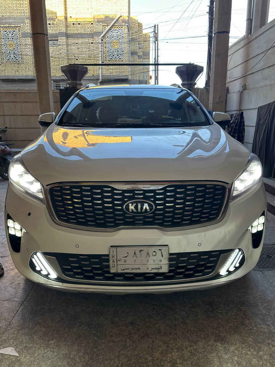 1.سورينتو موديل 2019 شكل ال20 سياره فول مواصفات شاشه كبيره تبريد 3قطع سايد بريك أوتوماتيكي شحن وايرلس أربع انظمة قيادة 7 راكب 6سلندر مكينة 3600 كشنات الاماميه كهربائية صندوق كهربائي مري شفط اشاره ترحيب. 
2.السياره بيها بارد خلف السايق بسيط وكارد بل باب الخلفي الايمن فقط.
للاستفسار على الرقم ***********
البصرة القبله حي الجامعة.
السعر $235$
