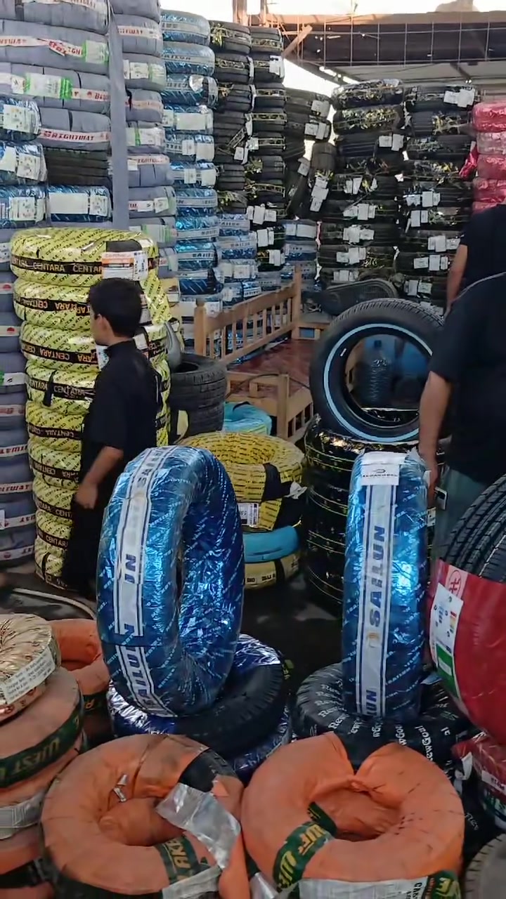 تحيه طيبه: 
على بركة الله وصلت حاويه تاير صيني أصلي كافه القياسات موجوده أي شخص يشتري زوج تاير  يشمل الشد وكصب وبلنص وغسل سياره وعطور وكلنس ورقيات وبطل مي رادير لايلون كشنات مع بازه مع صبغ ويل مجاني العنوان بغداد حي النصر قرب المعارض حي النصر  مجمع ابو خنجر


**إذا كنت صاحب هذا الإعلان وتريد حذفه لأي سبب، رجاءا أرسل رسالة إلى الدعم الفني**