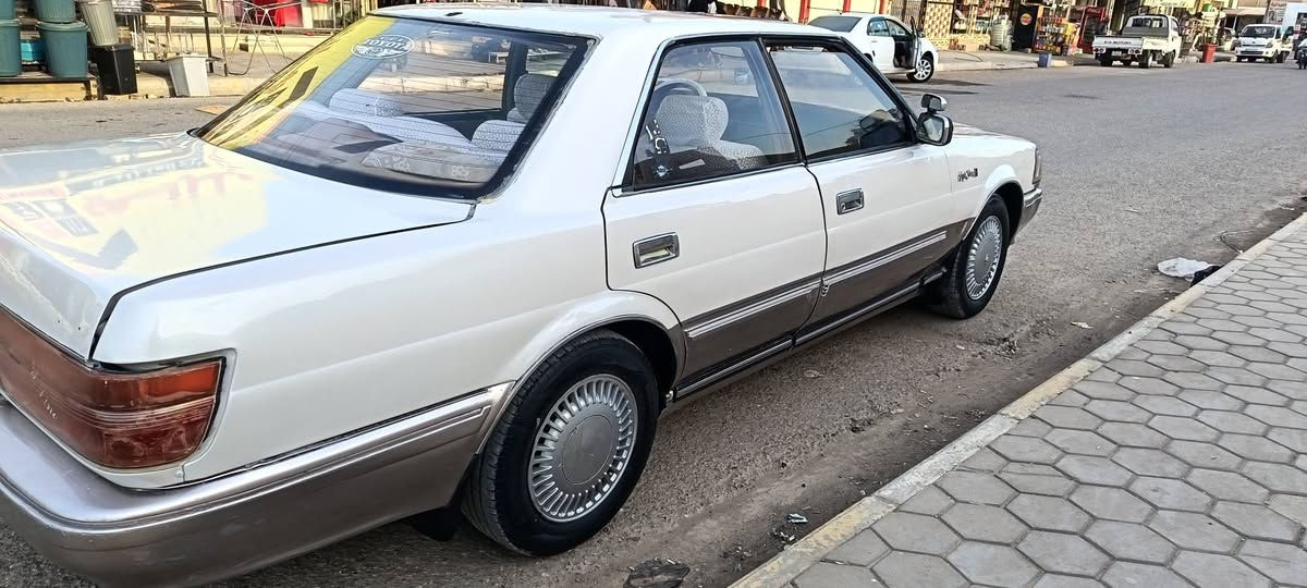 السلام عليكم ورحمة هارتوب للبيع موديل ١٩٨٩ رقم واسط تحويل مباشر كير مكينة خير من الله كهربائيات كلها شغالة مكفولة من الكص والنقل الجثة والعيب الشرعي صبغ حزام جمالية السيارة نفس الصور واحلا تحويل مباشر مكانها واسط  *********** السعر ٤٢ وبيها مجال قليل
