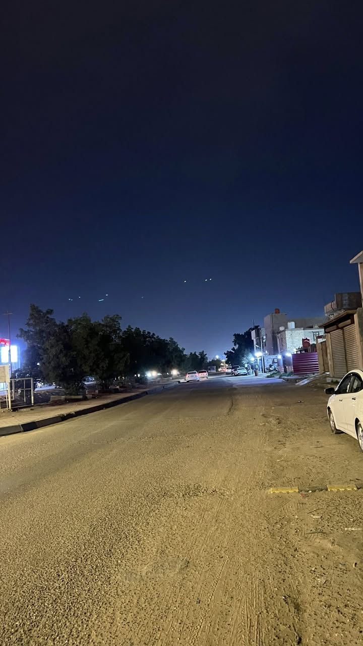 دار تجاري على شارع العام الموفقية المؤدي الى مستشفى العسكري بمساحة 87 متر مربع وفضله 20 متر والواجهة 6 ونص الدار طابوا ملك صرف السعر 185 مليون | للأستفسار *********** |#زين_المنصوري
