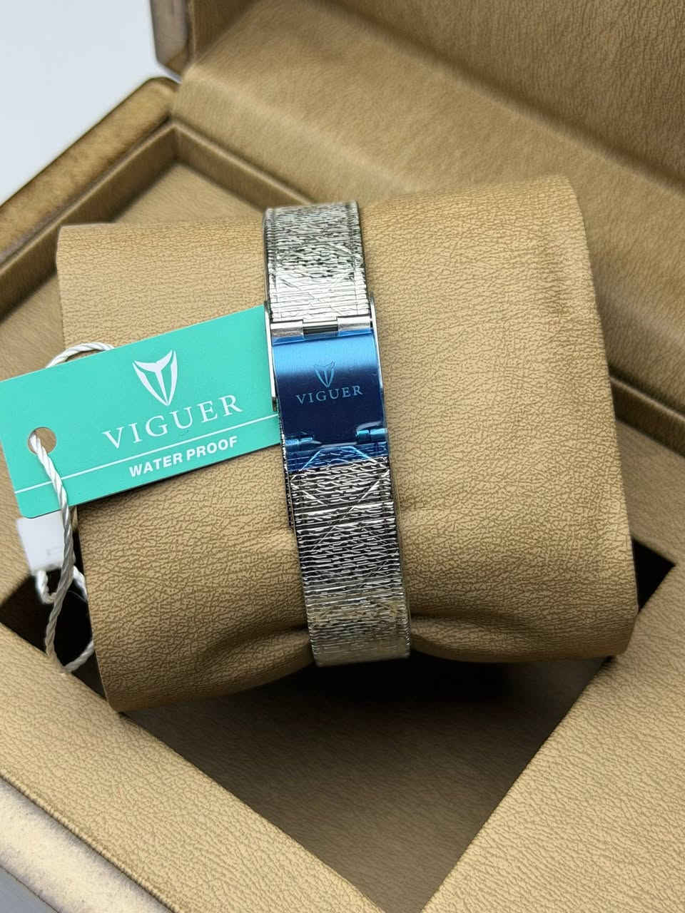 VIGUER نسائي
اصلي كاملة المرفقات 
 ضمان سنة
 دزاين مميز 
ستانلس ستيل 
مقاومة للماء

25 الف على اول تم


**إذا كنت صاحب هذا الإعلان وتريد حذفه لأي سبب، رجاءا أرسل رسالة إلى الدعم الفني**