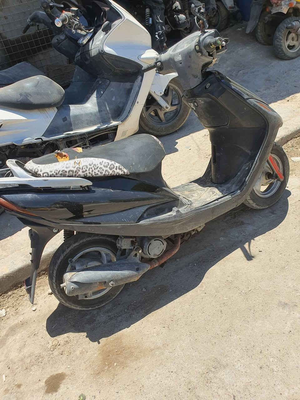 ماكس ثعلب جاهزة هندر واحد نقصهه باتري ب٣٠٠ وبيهه مجال


**إذا كنت صاحب هذا الإعلان وتريد حذفه لأي سبب، رجاءا أرسل رسالة إلى الدعم الفني**