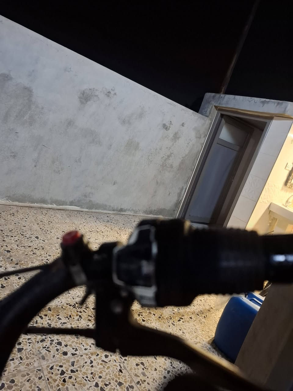 للبيع حاويه السعر 75وبيه مجال قليل حيل قليل |***********\\***********
