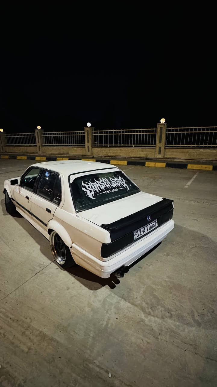 E30
مكينه 18 حشوه 20 
سياره بأسمي رقم الجديد هزه كابون بيها
رقم نينوى 
صالنصه رياضي ريمونت 
طخم ويل (ويلد) حجم 17 تايرات جدد
السيارة نصبتها تسولف وبلحقيقه بعد احلا 
مصروف عليها حيل 
سنتر لوك 
طخم سبيسر
بيها عمل نفاخات امامي خلفي
بيها نواقص حيل بسيطه 
مكان السيارة موصل واني شرعيها 
سعرها 34 
***********
