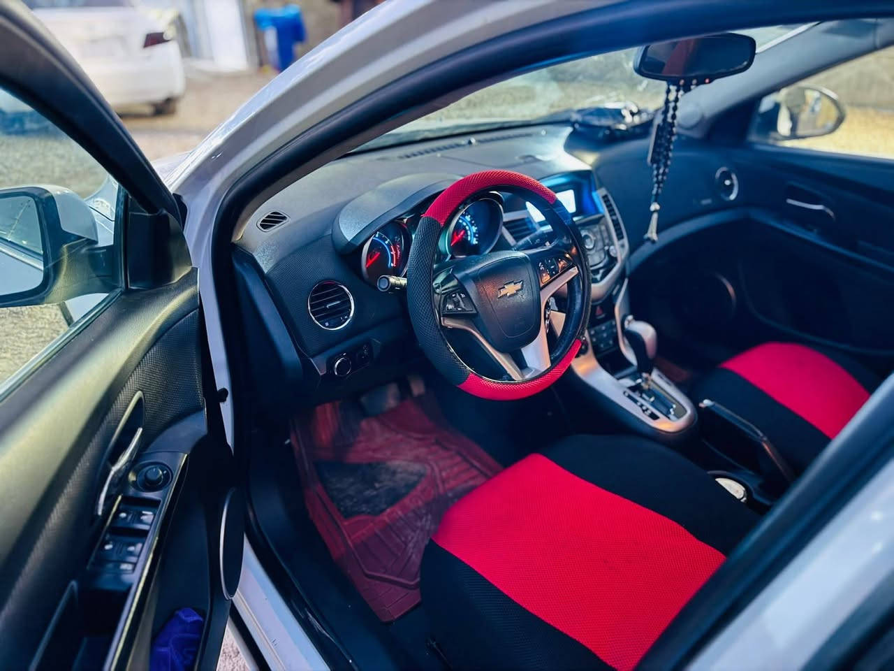 السلام عليكم شوفرليت كروز 2012 سياره جاهزه مناقصها شي تخم تاير ويل كب صدر جديد كشانه جلد محرك 1400 تيربو كفاله مابيها اي صبغ بلادي السعر 72  متوازي عله فلوس  مكاني الانبار القائم ***********
