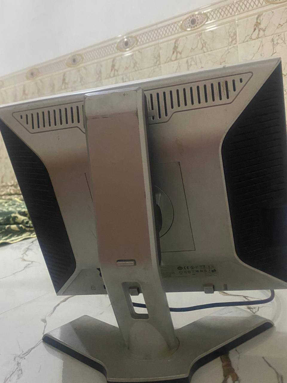 شاشه حجم ماعرف شكد ترهم مال كامرات ترهم تخلي عليه تصير حاسبه للبيع السعر مناسب جدا *********** هاذه الي حاب يتصل
