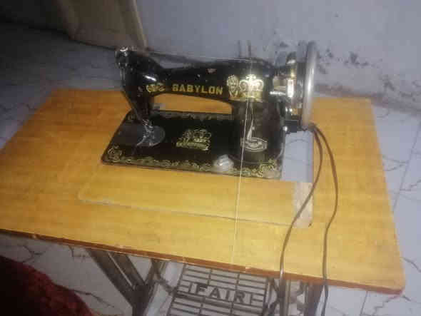 مكينة خياطة ام الأسد بابالون أصلية شغالة على الفحص كاملة هي ومبزها وماطور وداوسة ٦٠ الف العنوان النجف حي ميسان شارع البوريات يم أسواق الكفيل بالفرع مال ابو الَمكوئ***********
