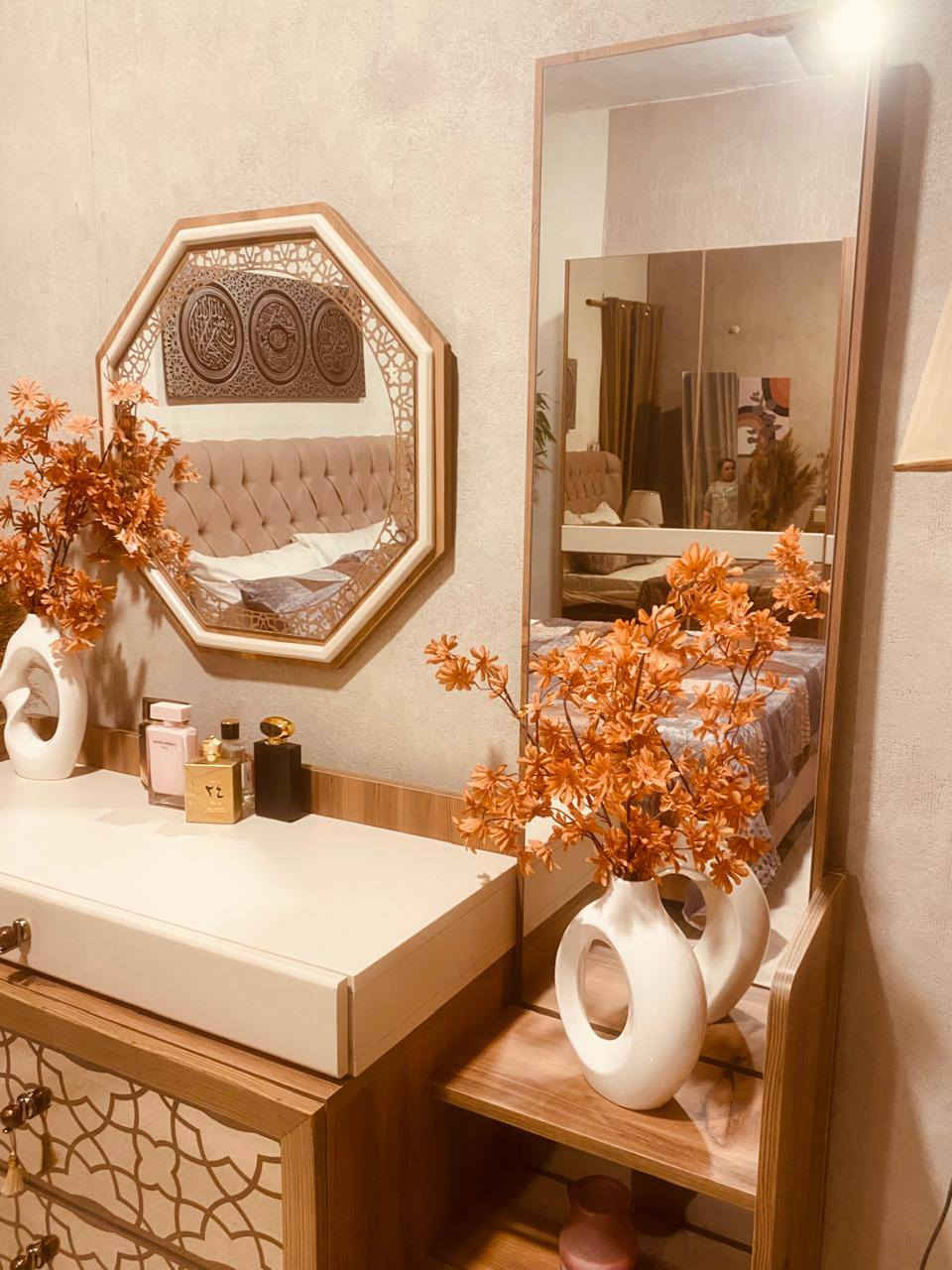 غرفه تركيه من مزاج 7 قطع
نظافه 💯 💯 
مخزن بالسرير هايدروليك 
اريده ب850 مستعجله على بيعته *********** واتساب فقط
