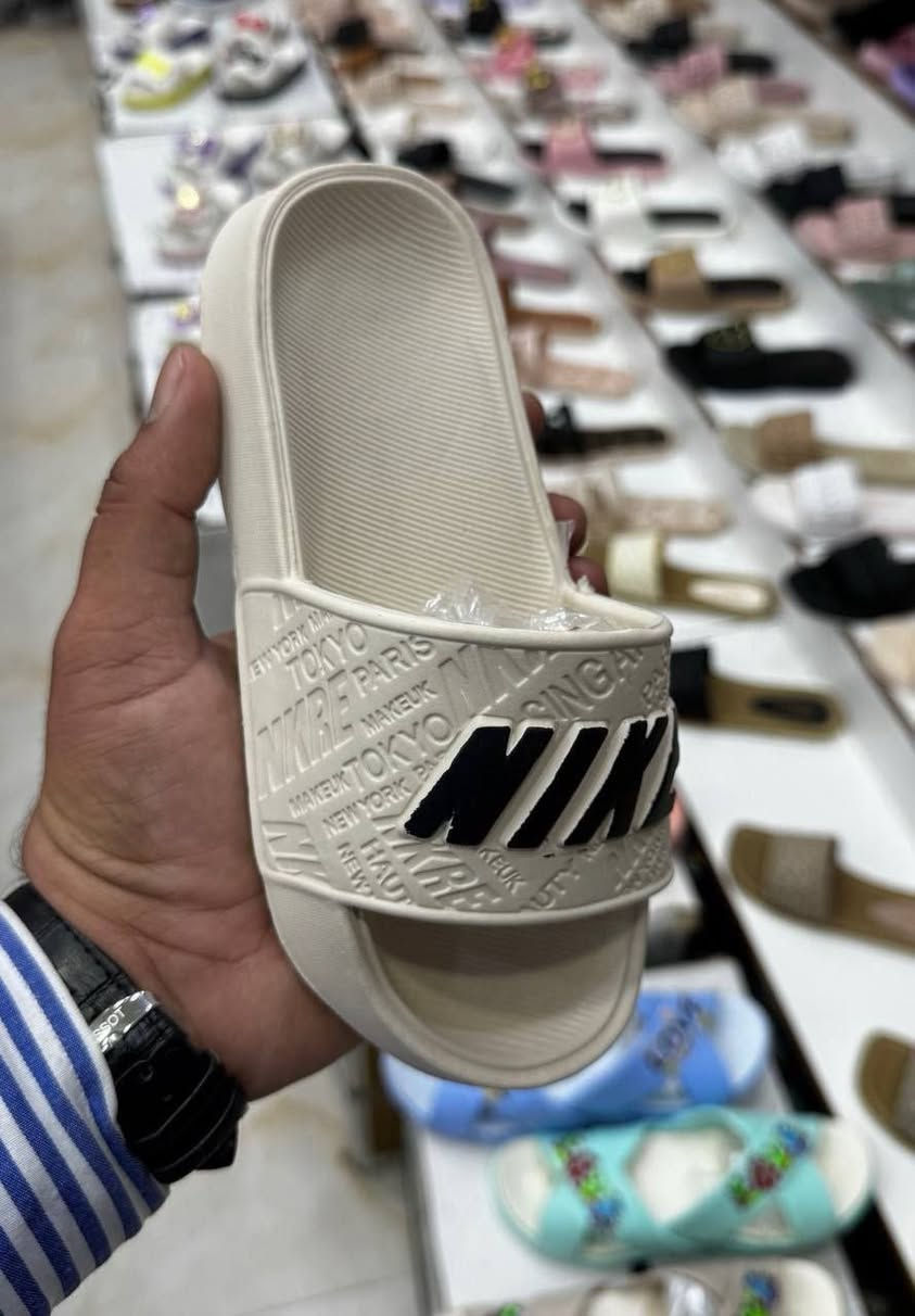 تنزيلات جملة فقط..
سوفت مخطط + نايك طبي درجة اولى ايراني
سعر الدرزن الرجالي 26 الف. 
سعر الدرزن الشبابي 24  الف. 
سعر الدرزن الولادي 23  الف. 
سعر الدرزن الطفل  22  الف. 
🚛 يوجد توصيل لجميع المحافظات.


**إذا كنت صاحب هذا الإعلان وتريد حذفه لأي سبب، رجاءا أرسل رسالة إلى الدعم الفني**