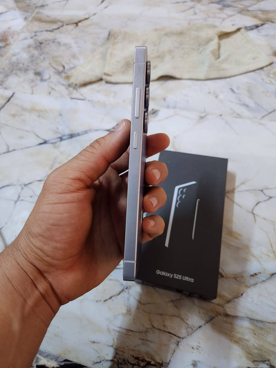 📱 للبيع Samsung Galaxy S25 Ultra - 256GB
الجهاز نظيف جداً وبحالة ممتازة، ذاكرة 256GB، جميع الميزات تعمل بدون أي مشاكل.
مع الملحقات الأصلية .
📍الموقع: كركوك كركوك كركوك 
💰السعر: [1,300,000] مليون و٣٠٠
للاستفسار تواصل خاص.
الجاد فقط، رجاءً.


**إذا كنت صاحب هذا الإعلان وتريد حذفه لأي سبب، رجاءا أرسل رسالة إلى الدعم الفني**