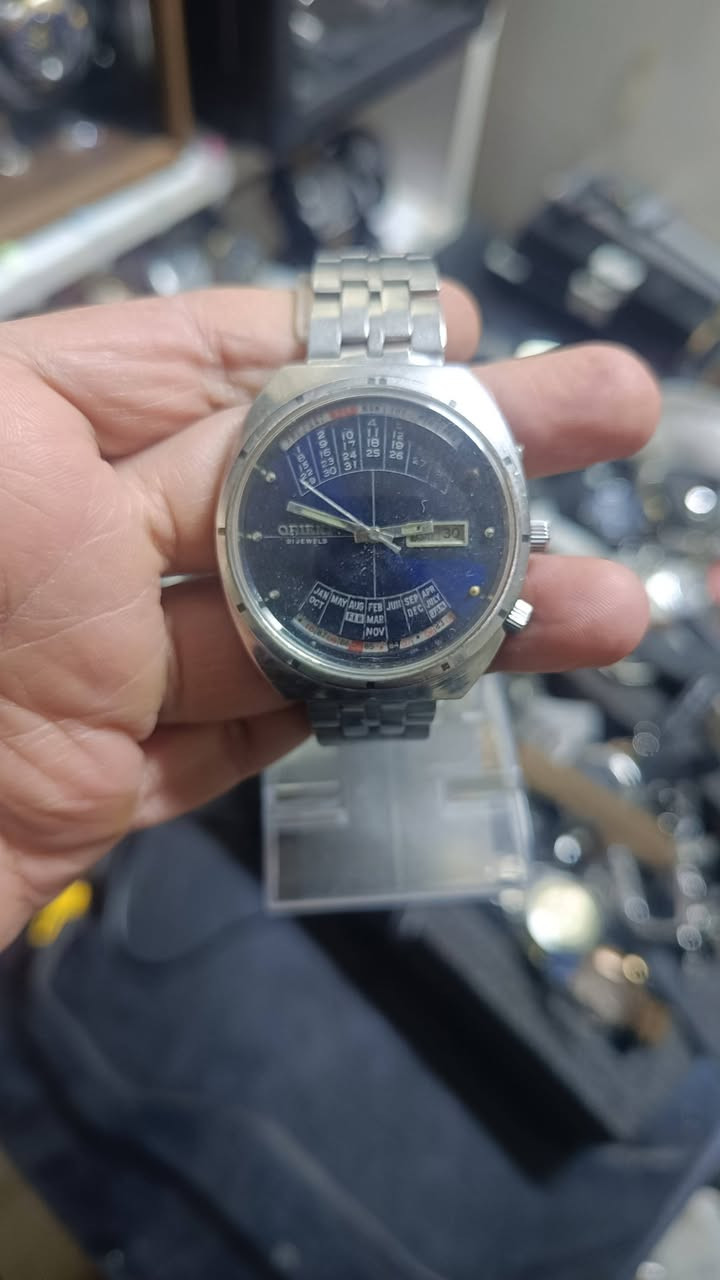 سلام عليكم ورحمة الله وبركاته اخوان ساعات رجالي كله شغال ونضيف وسعار مختلفة الستفسار  خاص او اتصال ***********
