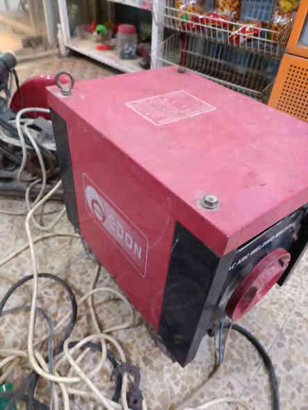 السلام عليكم غراض معمل غراض كلها نظيفه صنع الماني مكينه لحيم الحجم الكبير350 الدريل الثابت 250 الف الماني الكتر الثابت حجم كبير250 وبيهن مجال حك الجيه الستفسار واتساب فقط ***********العنوان النجف حي العسكري
