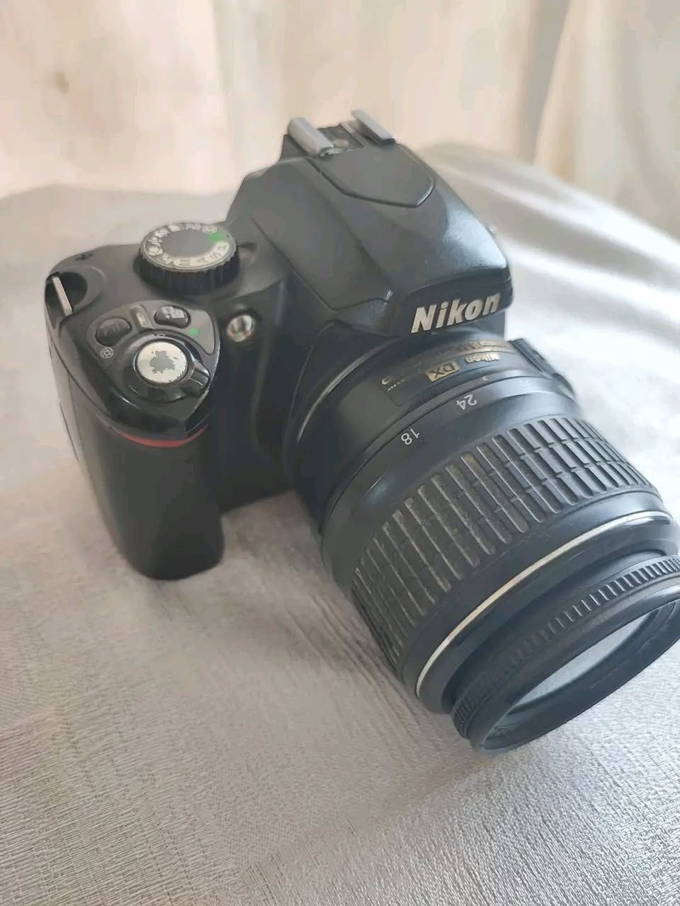 السلام عليكم 
كامره نيكون d60 للبيع
السعر ١٧٥ وبيها مجال 
متوفر توصيل 
رقمي 
***********
