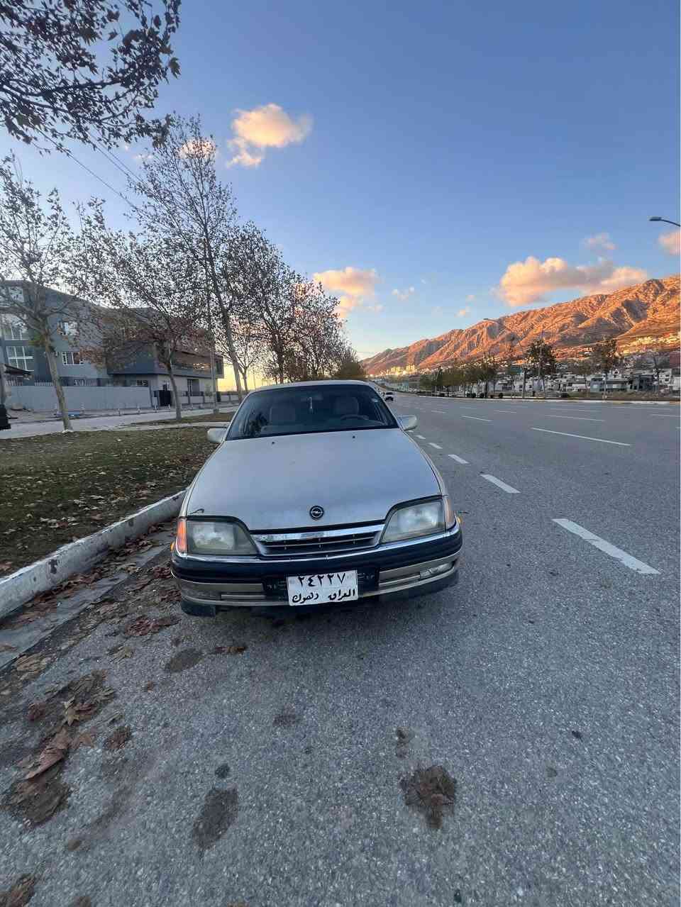 اوميكا موديل ٩٢ حجم ٢٠ 
كير عادي واربع جامات كهربائي
قوديك هم كهربائي 
مكانها دهوك داخل دهوك 
بدون دعم و بدون صبغ بدون ضربه
بيها شويه تكحيل 
تحويل وكاله بكيفك وباسمنا 
سعرها ٣٤ ورقه 
*********** بيها واتس دهوك, العراق
