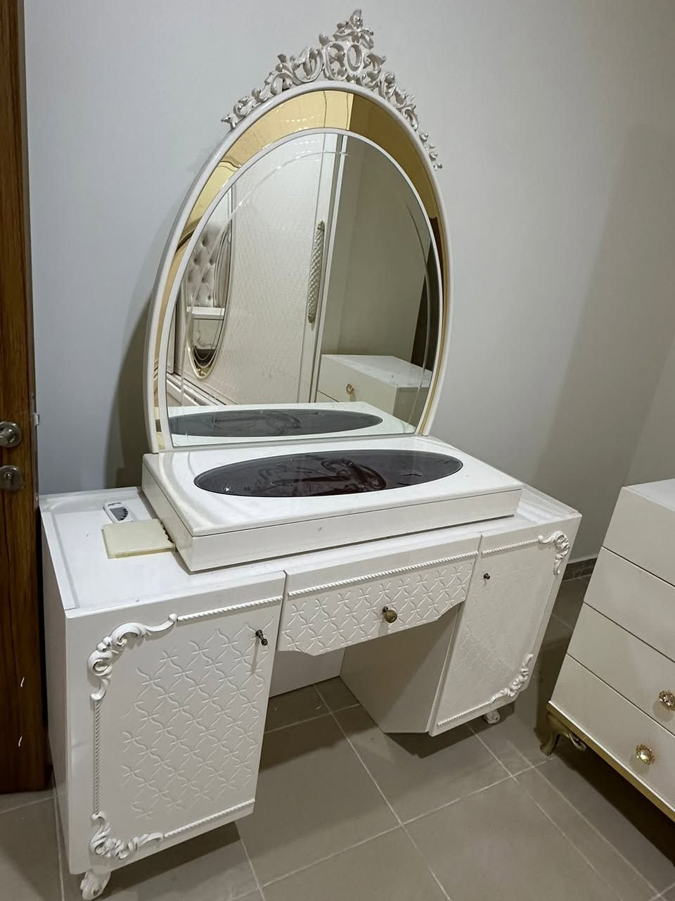 غرفه نوم 😴 🛌 💤 تركيا 🇹🇷 
7قطع شرط النضافه 🪵 
توصيل 🚚 محافضات متوفر 
السسسسسعر 450 وبيها مجال 
بلازما حجم 43 
للتواصل او استفسار. 🧐 تواصل واتس اب 
***********
