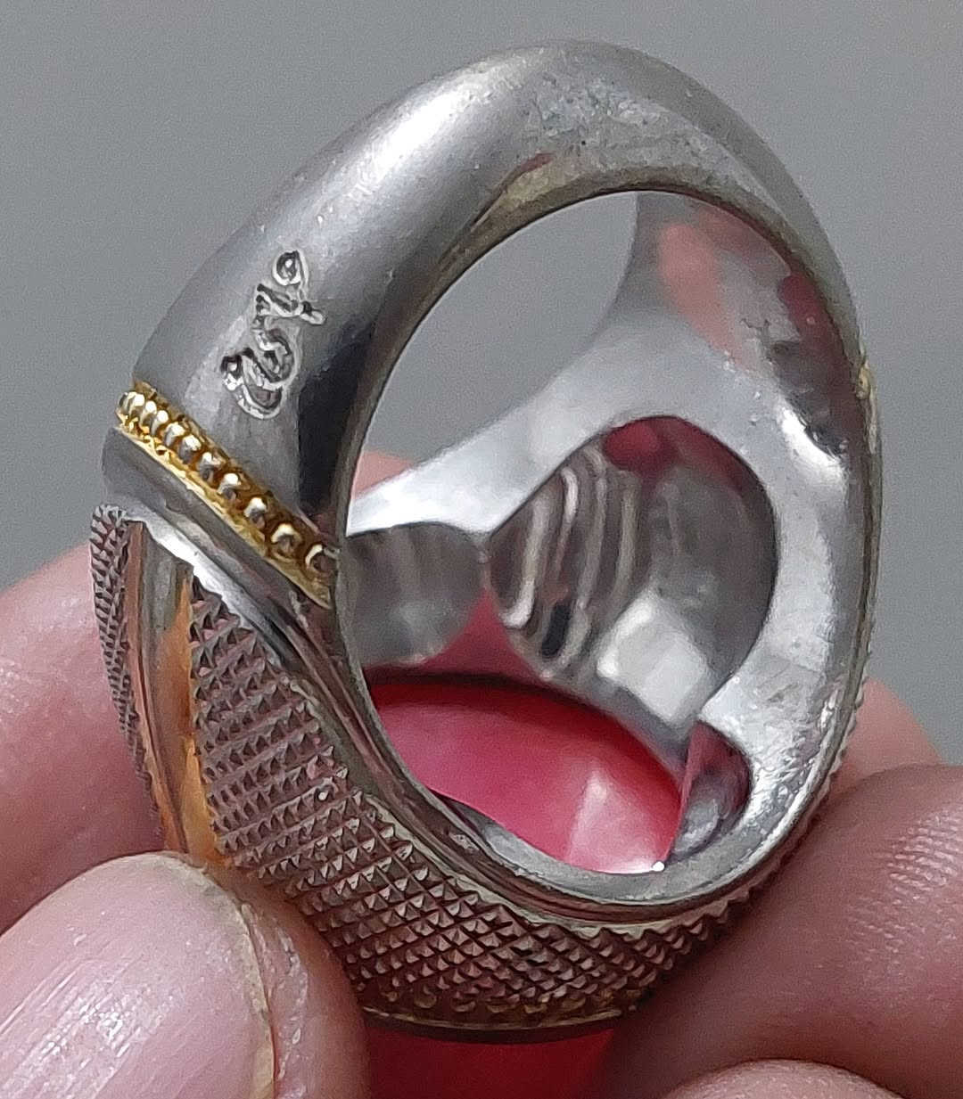 اندر الوان العقيق القديم منقوش الائمة المعصومين صياغة يدوية ثقيلة بغداد ***********
