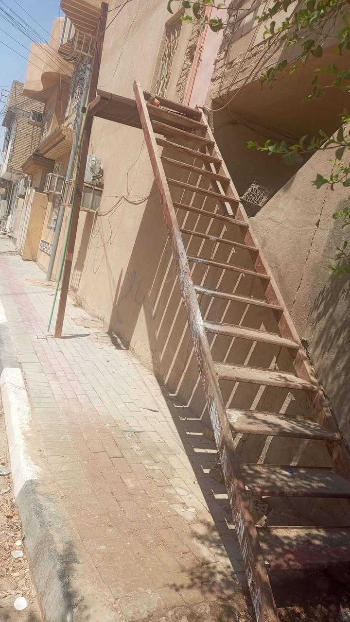 السلام عليكم
درج حديد تسكام ثقيل بايات الطول ٥ متر هو والصحن كامل 
للبيع سعره ٢٠٠ وبي مجال بسيط للشراي المكان حي الرساله 
للاستفسار الاتصال *********** ما متواجد على الفيس الشراي يتصل وبالخدمه
