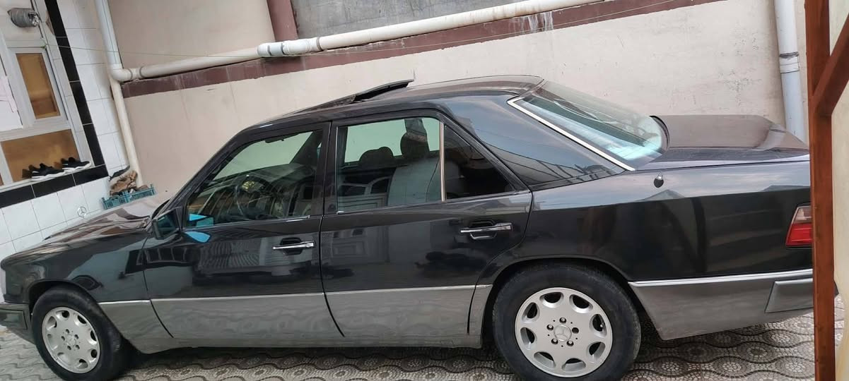 السلام عليكم للبيع مرسيدس دب موديل 93 رقم موبايل ***********
