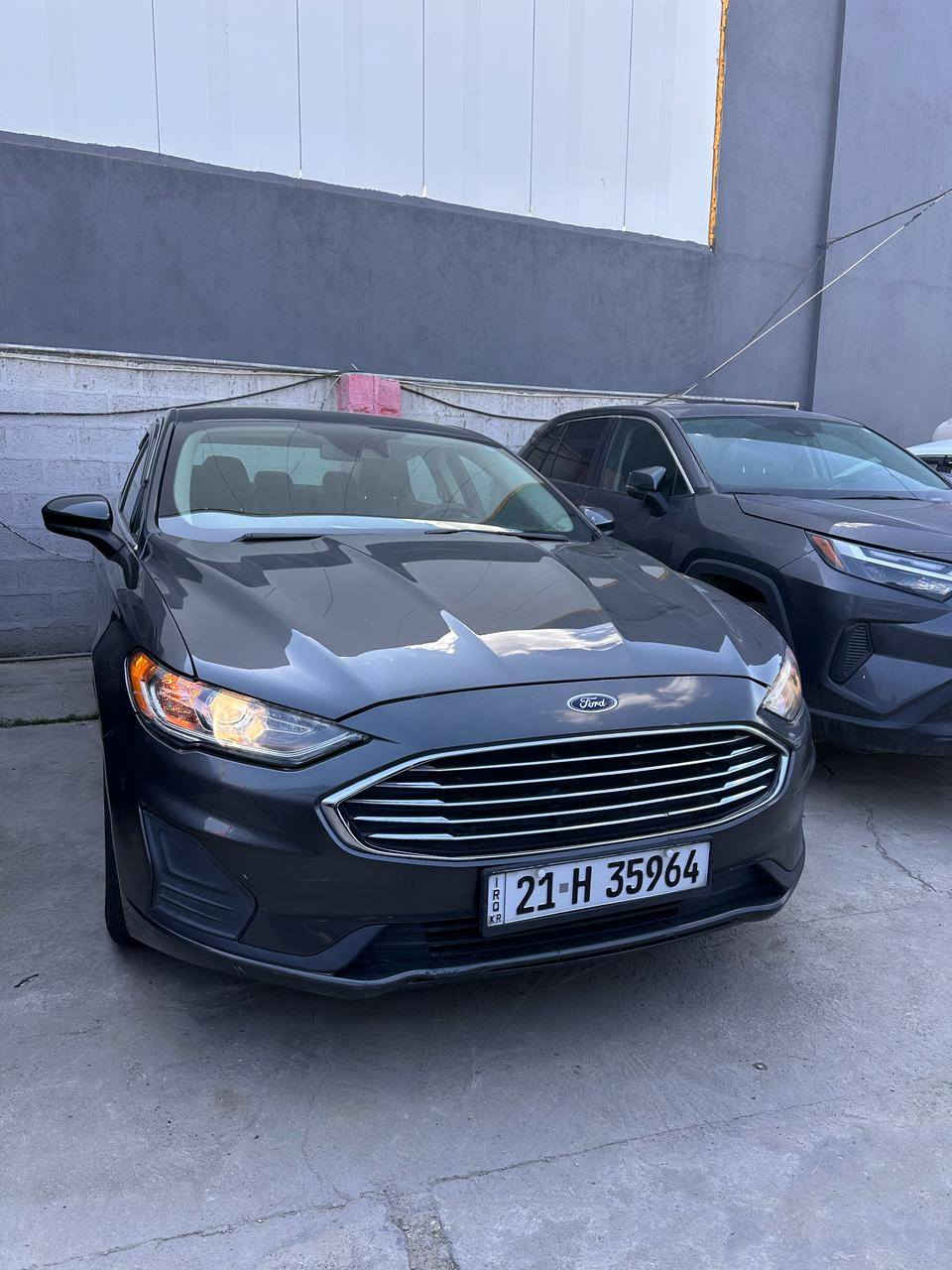 فۆرد فیوژ 2020 مواسەفات se
مەکینە 15 تۆربێیە 45 مایل ڕۆشتووە 
دەعمی پێش و دوای نیە ئێرباگی نەتەقیوە
بێ بۆیاخە سەیارەکە 3 دەرگای گۆراوە بە بیلاد
رەقەم شانسی 3FA6POHD1LR112054
نرخی 130 گەلا
فورد فيوجن 2020، مواصفات SE، محرك 1.5 توربو. ماشية 45 ألف ميل. السيارة مكفولة من الدعم (مامضروبة) لا من قدام ولا من ورة، والايرباغات سليمة وما طاقة. السيارة صبغ ما بيها ، بس بيها 3 بواب متبدلة ببلادي (نفس اللون).
​رقم الشاصي: 3FA6POHDILR112054
السعر: 130 ورقة ($13,000)
*********** السليمانية, العراق
