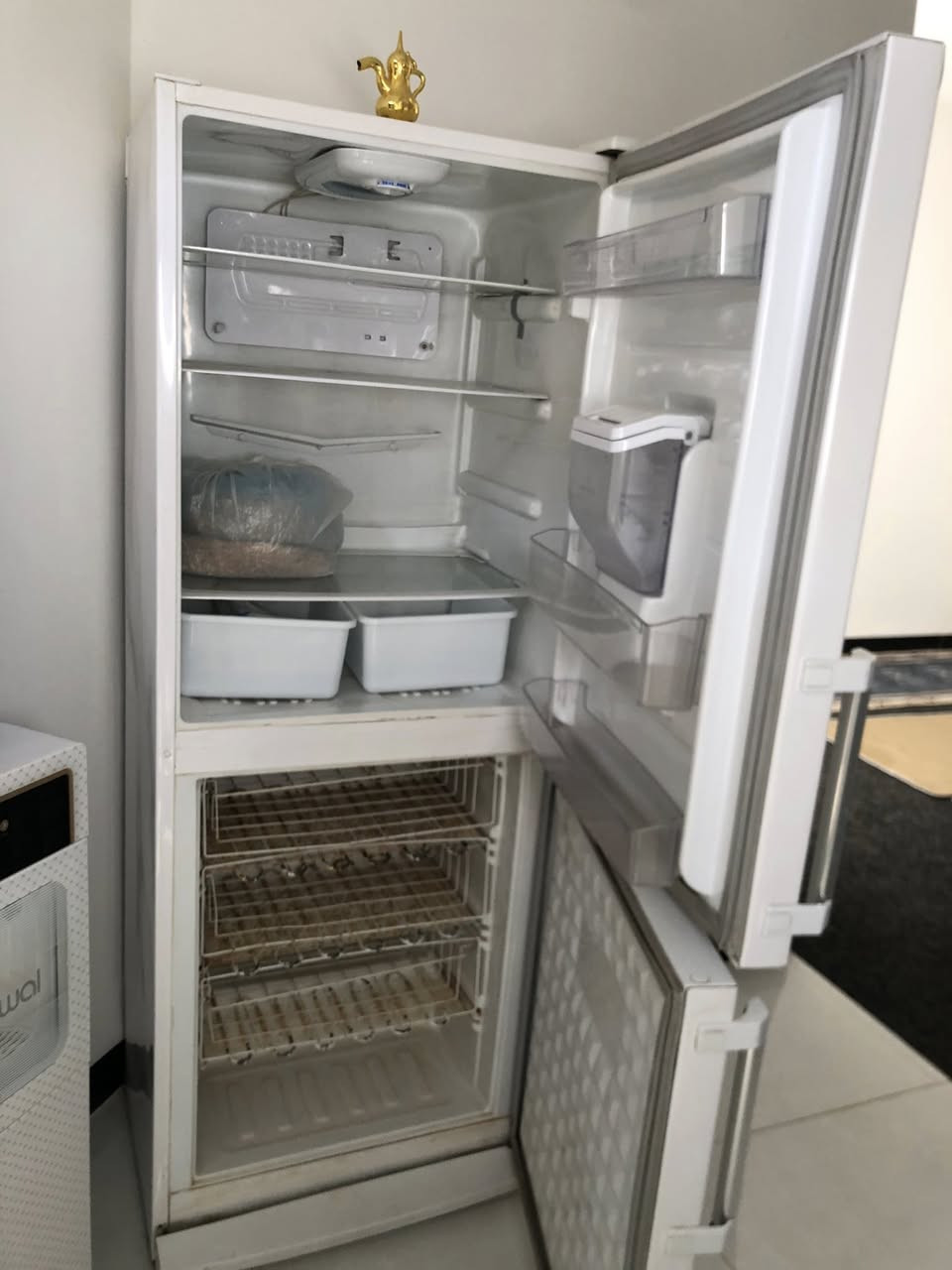 السلام عليكم.. ثلاجه جينرال Generall للبيع استعمالها قليل جدا بيها براد ماي ثلاجه فول الله شاهد .. للتواصل *********** متواجد واتساب ايضاً سعرها (200 وبيها مجال) مكاني ديوانيه حي الجامعهشراي خابر وبيك خير وتدلل مو شراي اعبر المنشور رجاءًا
