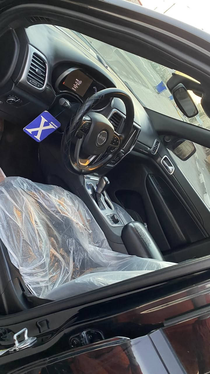 السلام عليكم (مكلف بالنشر )
 جيب شيروكي موديل ٢٠١٨  جاملق وبنيد صبغ فول مواصفات حره  تحويل ثاني يوم سعر ١٩٠ وبيه مجال مكان سياره
0770 597 0796
