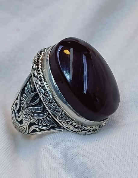 لمن يبحث عن العقيق اليماني الطبيعي ب الون الكرزي الملكي 🍒
و مع صياغة يدوية ثقيلة جدًا و شفافية حمراء دم ❤️‍🔥
قطعة نادرة ومن النوادر 🔥💎
📩 للتواصل على الخاص أو عبر الواتساب: ***********
#مزاد_ابو_اشرف_اليمني
